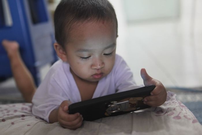 A child using a tablet, representing the importance of supervising children&rsquo;s online activity